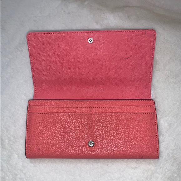 Michael Kors wallet 🌸 - Picture 2 of 3